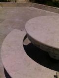 שולחן וספסל - עגול 
מאבן טבעית
מבט מקרוב